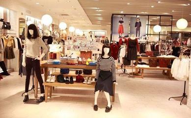 商場服飾為何提前上季？解析服裝零售的‘時間差’策略